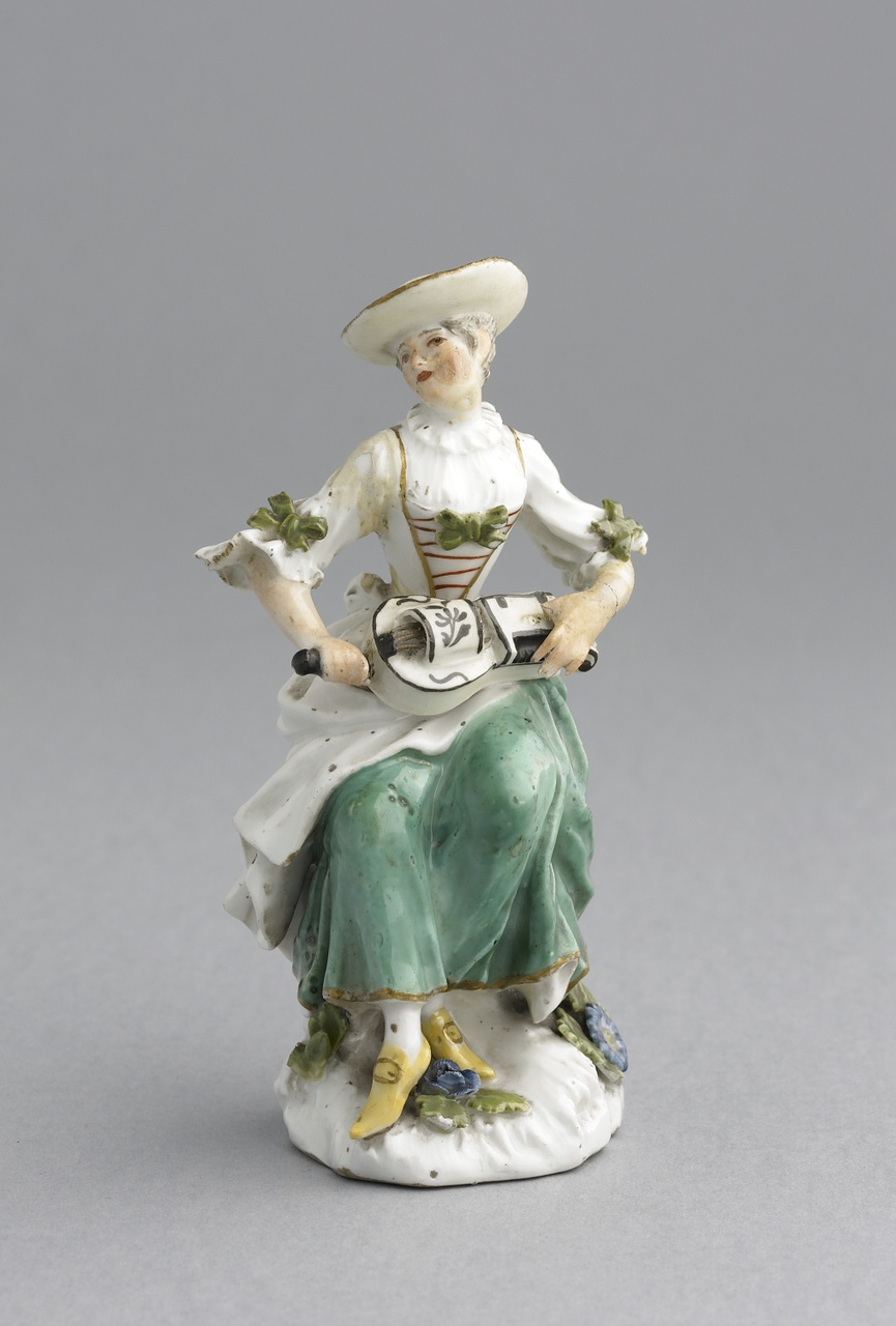 Meerkleurig beeldje van een vrouw met een draailier, Meissener Porzellan Manufaktur