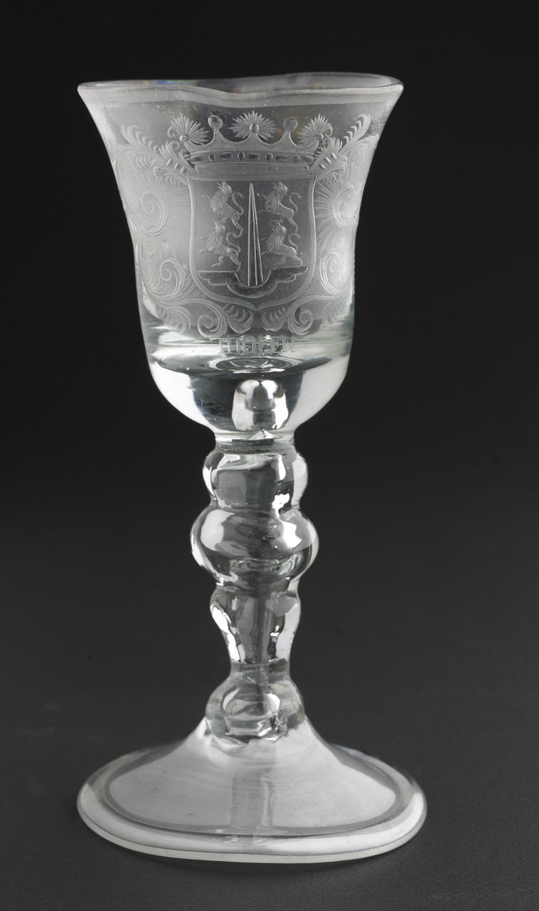 Drinkglas met het wapen van Tholen