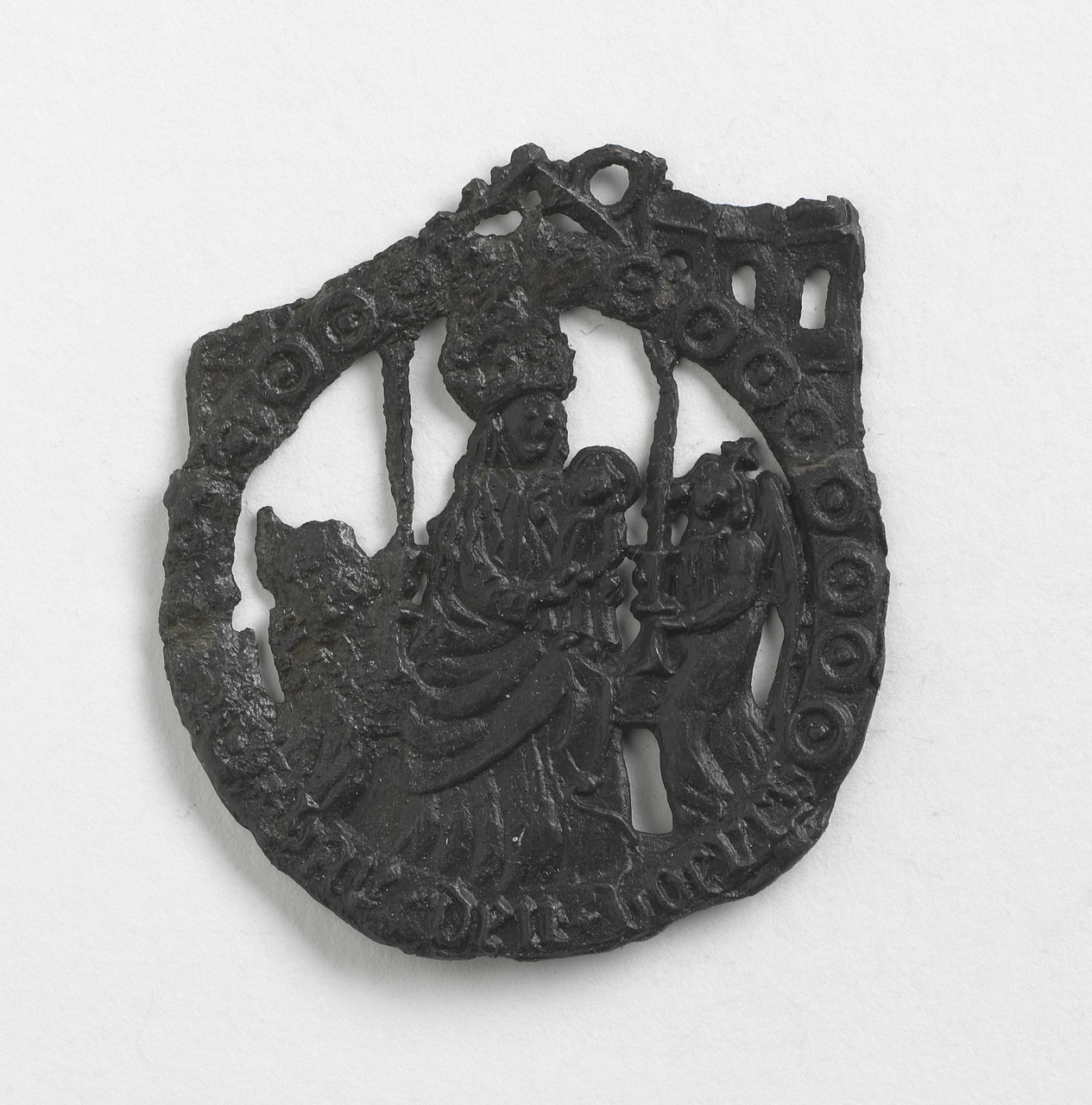 Pelgrimsinsigne voorstellende Maria met kind, Aardenburg, 1400-1500, vindplaats Vlissingen