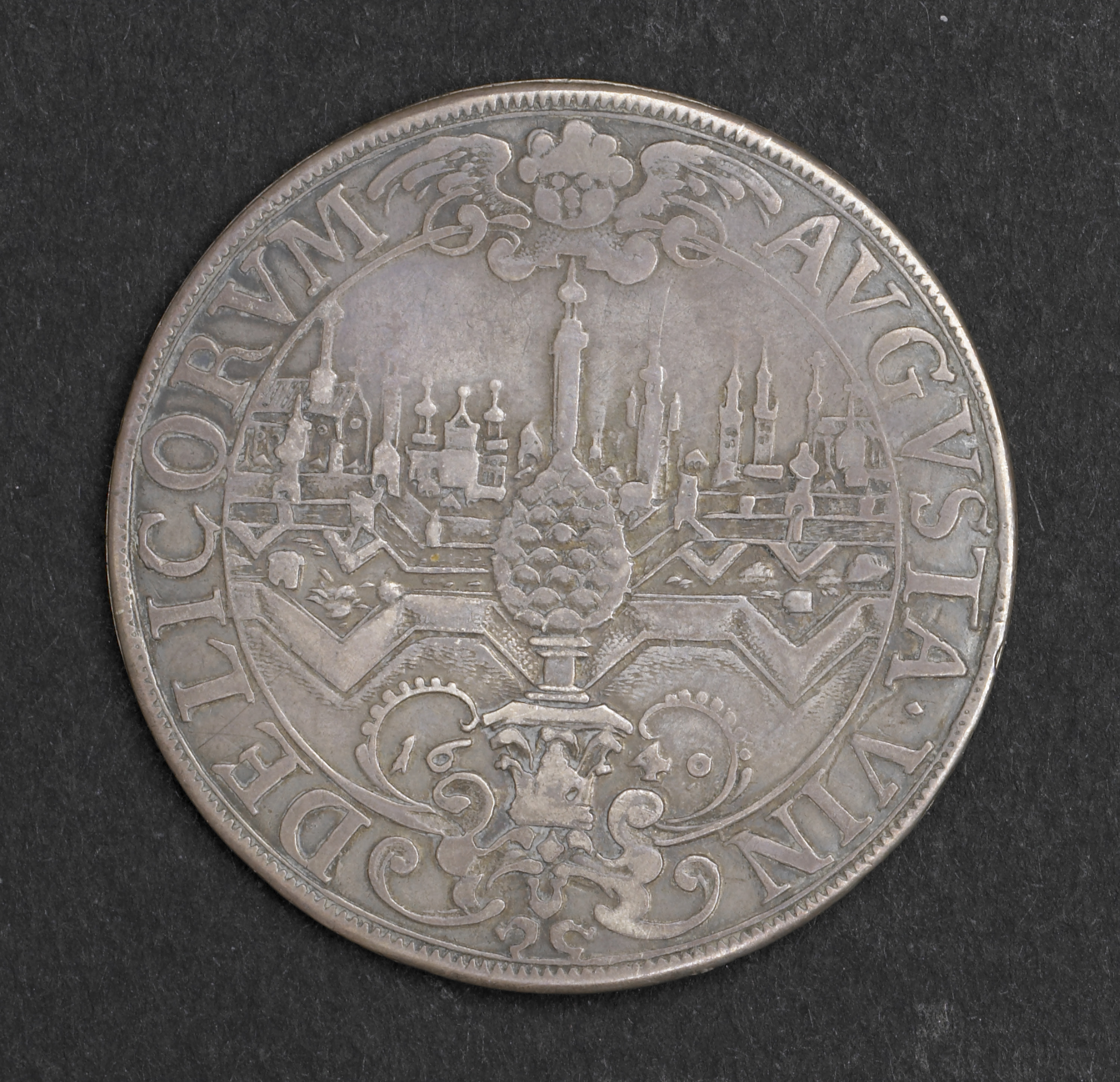 Zilveren schroefmedaille van oude munt — Zeeuws Museum NL