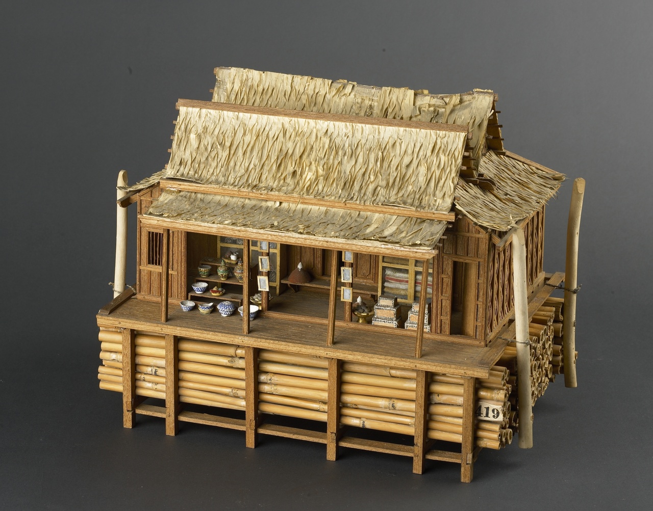 Model van een drijvend winkelhuis uit Bangkok
