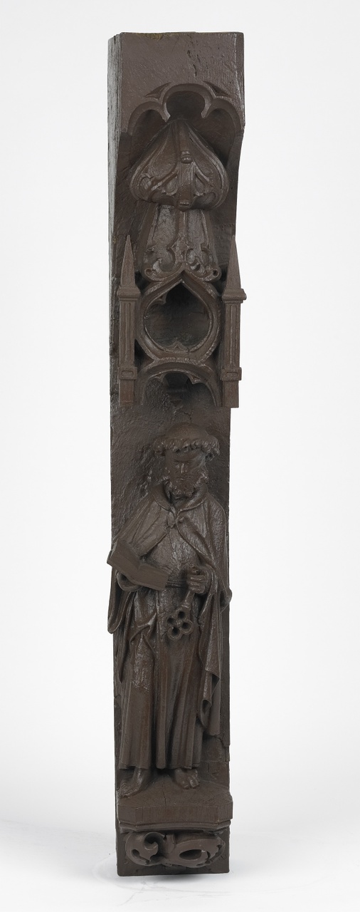 Gevelbeeld van hout met de apostel Petrus en is afkomstig van het huis St. Pieter, Wagenaarstraat 1