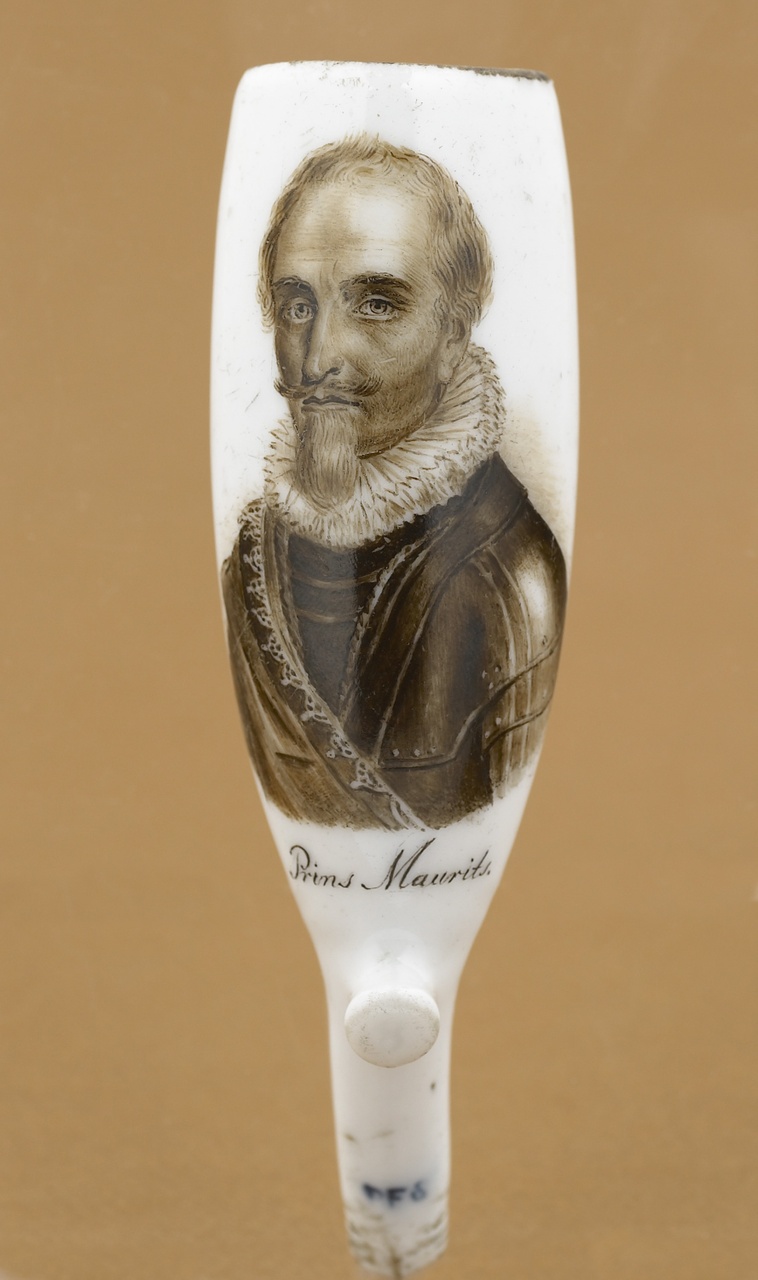Pijpenkop (stummel) met het portret van prins Maurits in sepia