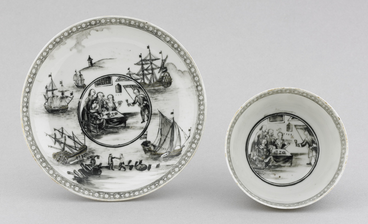 Kop en schotel met scheepvaartscènes in encre de Chine