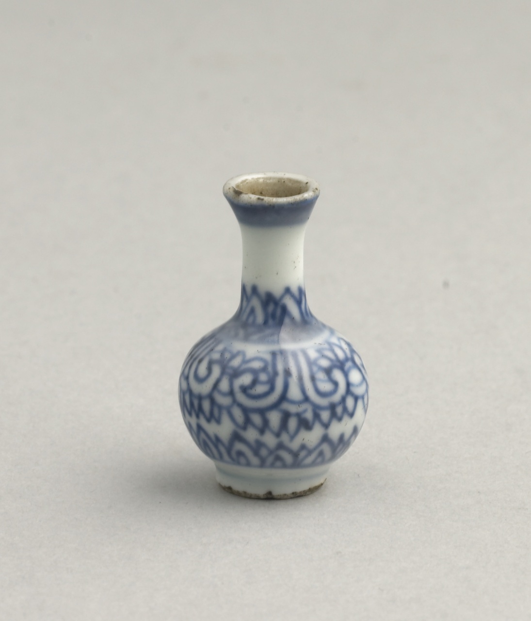 Miniatuurfles in onderglazuur blauw