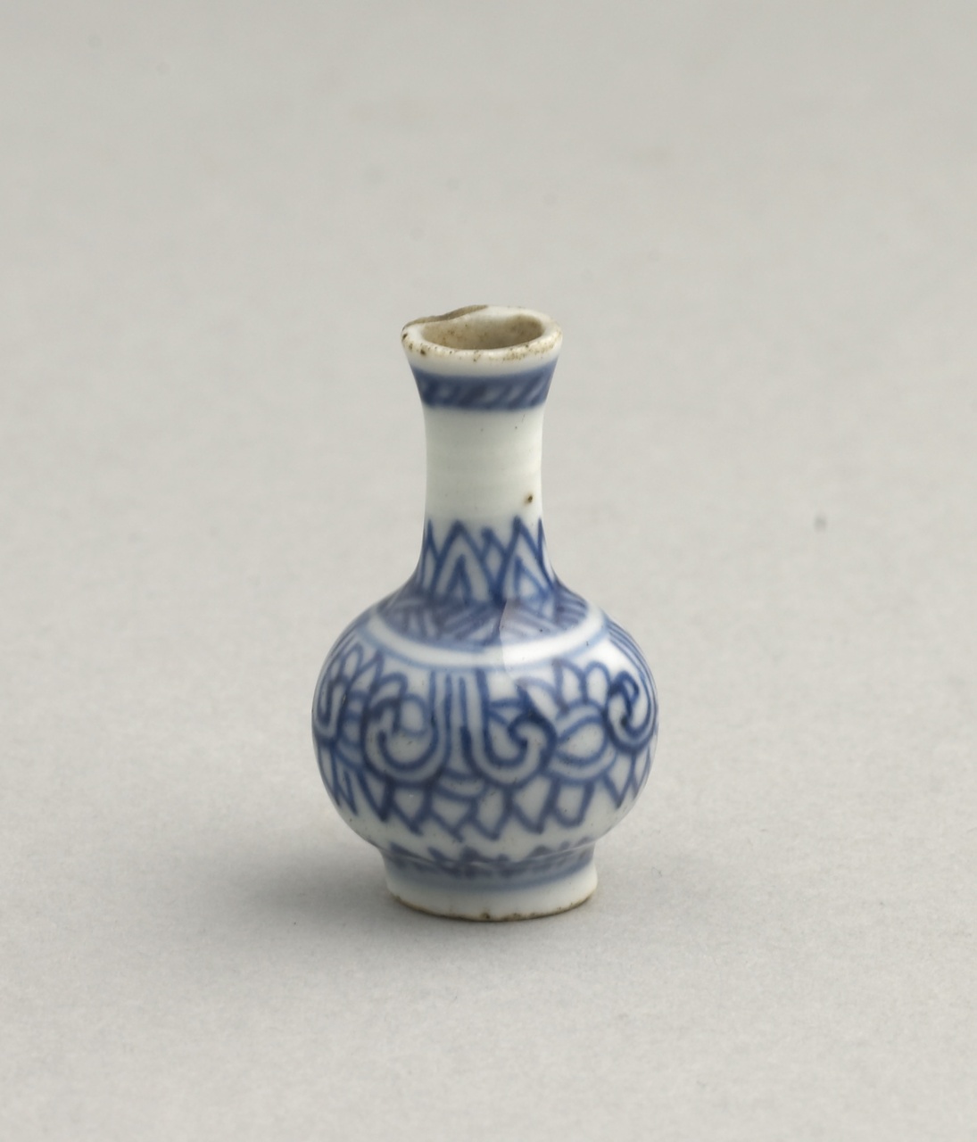 Miniatuurfles in onderglazuur blauw