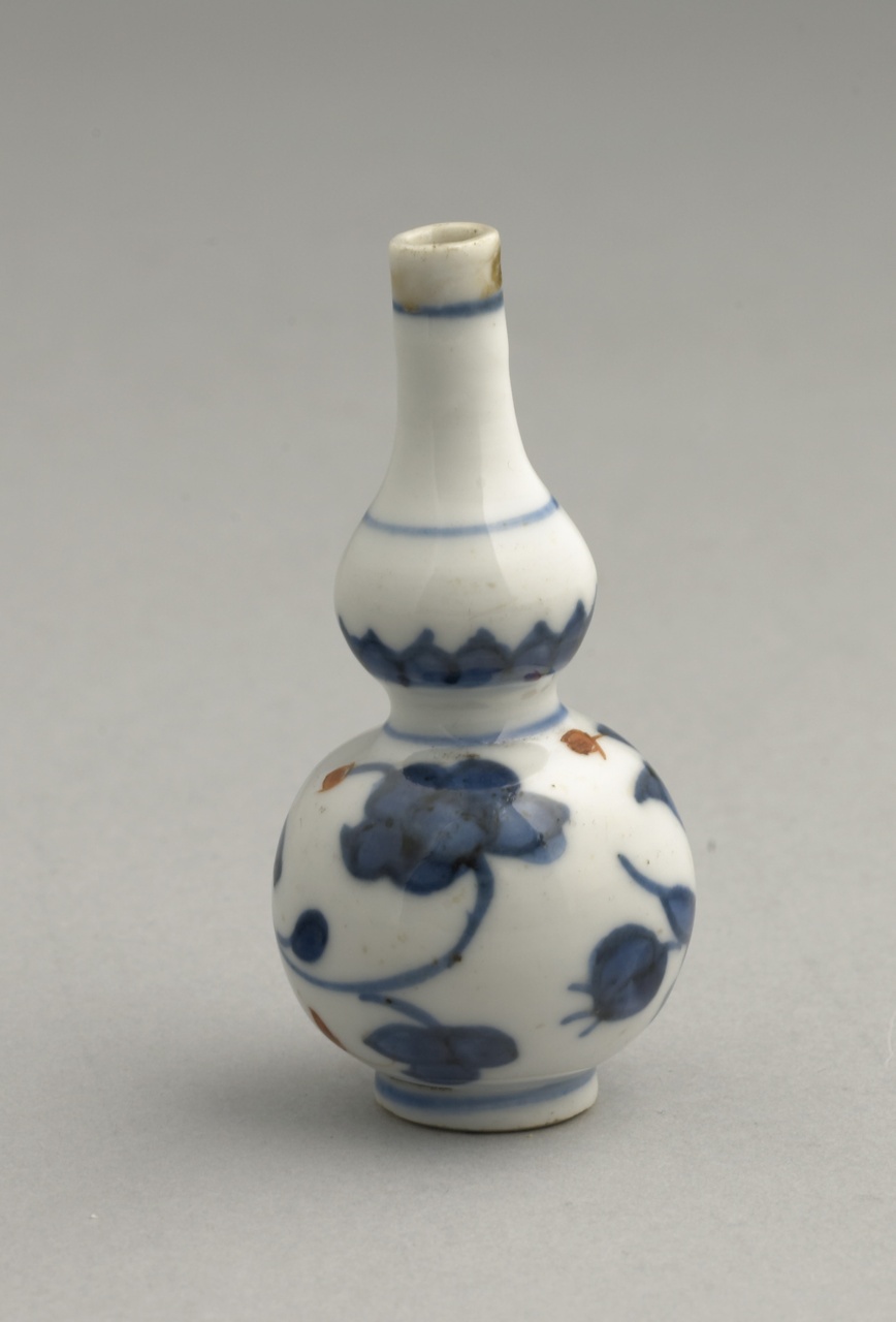 Kalebasvormige miniatuurfles in Imari-palet