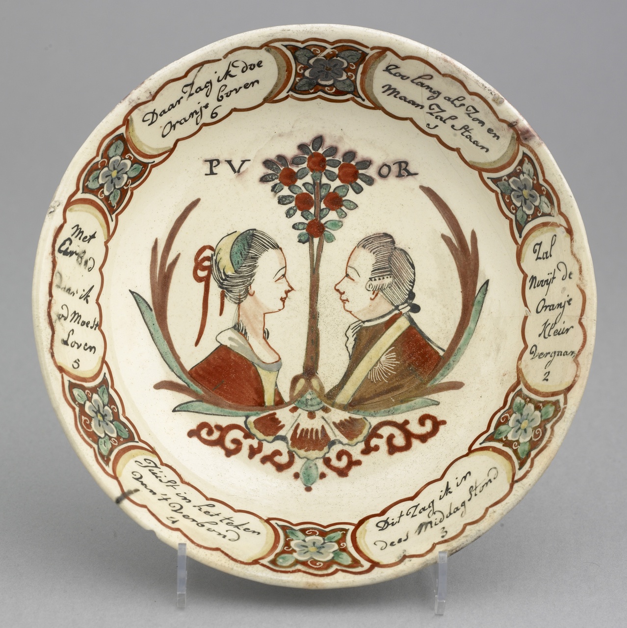 Schaal met portretten van Willem V en Wilhelmina van Pruisen