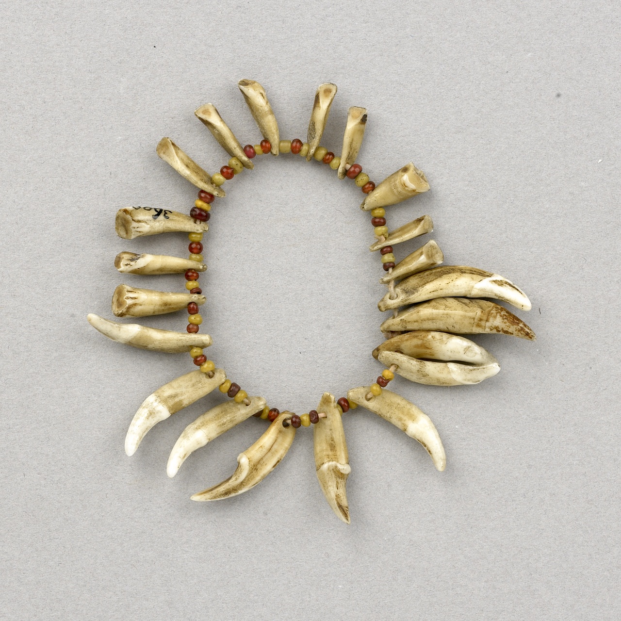 Armband afkomstig van Nieuw-Guinea, Papua (volk)