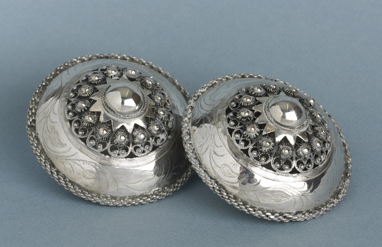 Paar zilveren broekstukken, Zuid-Beveland, Hendrik Helligus