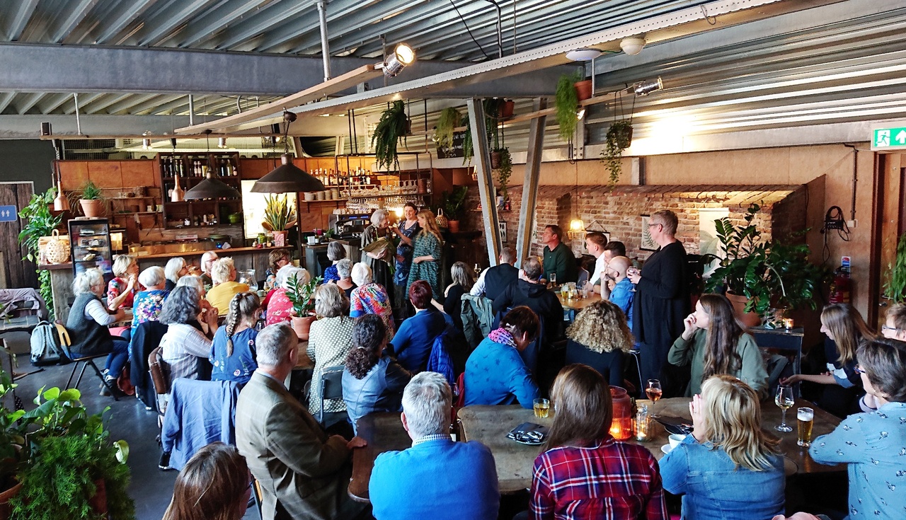 Nazomerdiner met alle medewerkers - Foto Robert Wielemaker.JPG