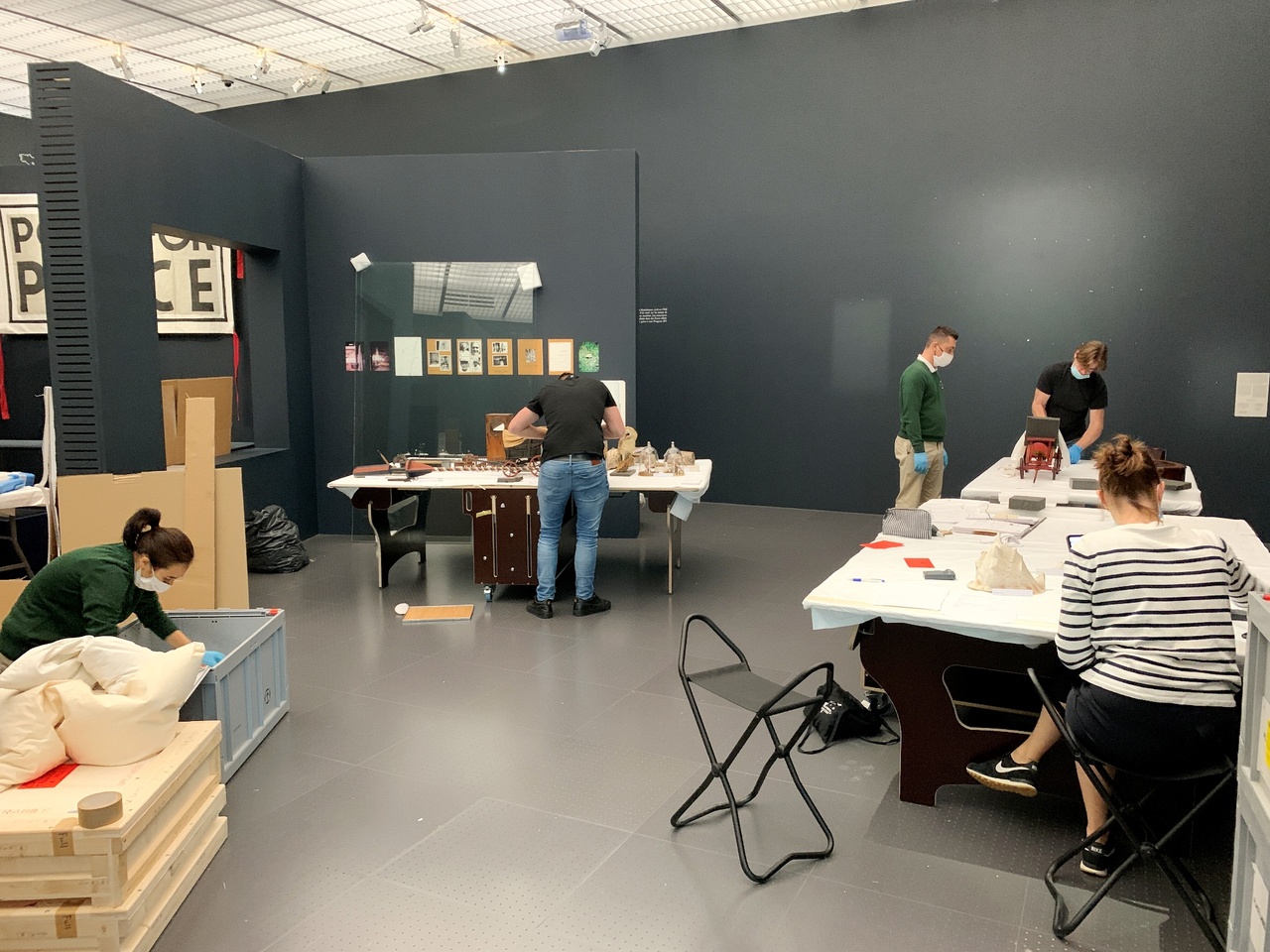 Musee Centre Pompidou in Metz: voorbereidingen aan bruikleen van installatie van Marcel Broodthaers
