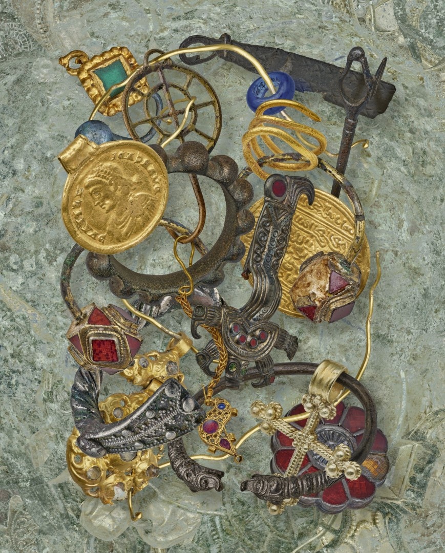 Campagnebeeld-Bodemjuweeltjes-tentoonstelling-Zeeuws-Museum_-fotografie-en-vormgeving-door-Pim-Top.jpg