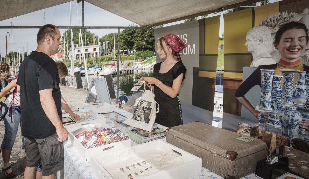 Zeeuws Museum, toeristenmarkt Veere. foto Anda van Riet.jpg